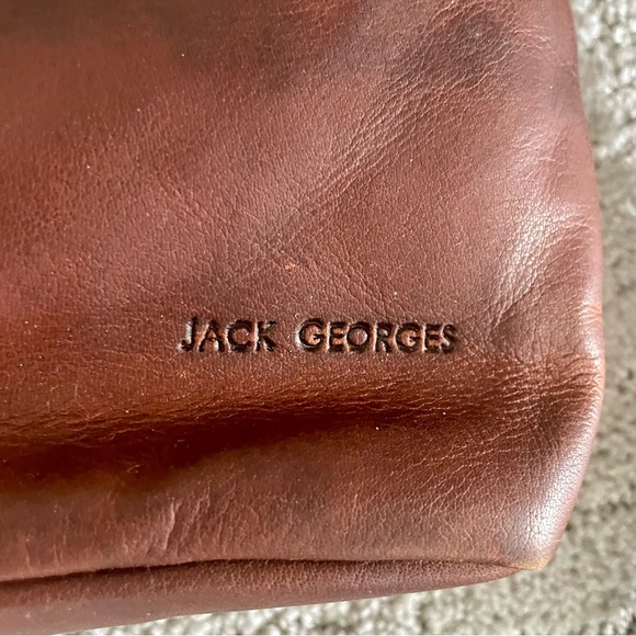 Jack Georges voyager brown leather cross body bag. Adjustable strap. Like New! - Picture 3 of 8